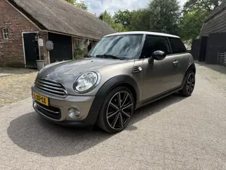 MINI 3-deurs 1.6 Cooper Chili !Panorama,xenon,18". Half leer. Zeer mooi !!
