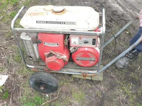 HONDE GENERATOR E2500