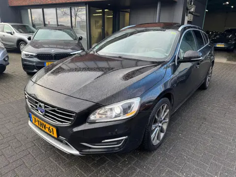 Volvo V60 2.4 D6 AWD ACC BLIS SCHUIFDAK LEDER XENON TREKHAAK ORIG NL NAP