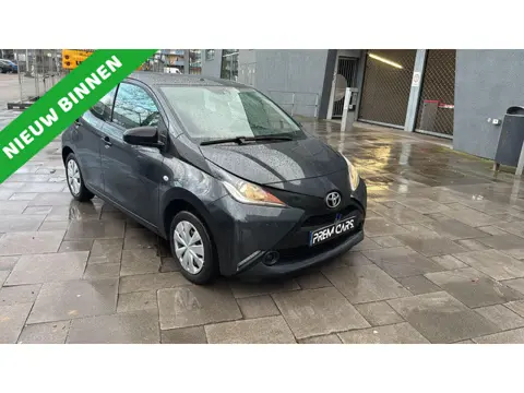 Toyota Aygo 1.0 VVT-i x-fun Grijs | 129.641 km | 2017