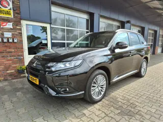 MITSUBISHI OUTLANDER 2.4 PHEV INTENSE+, Trekhaak, Carplay, 360 Camera, Zonnedak, Elektrische Achterklep, ALL IN Prijs!