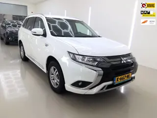 Mitsubishi Outlander 2.4 PHEV Pure+Apple-care-Play+camera+stoel-verw+Parel-White = SUPER !!