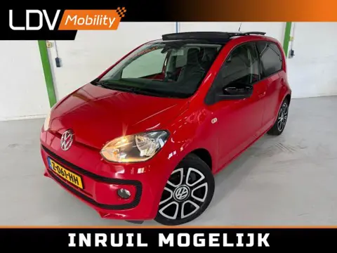 VOLKSWAGEN UP 1.0 GROOVE UP! / Automaat / Lederen bekleding / Cruise control / Stoelverwarming / Bluetooth / Navigatie. 