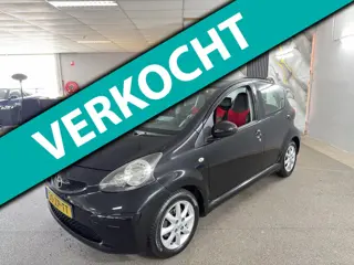 Toyota Aygo 1.0-12V + Apk Nieuw,Airco,Carplay,Bluetooth,Leder-bekleding,Lm velgen,N.A.P,weinig km's,