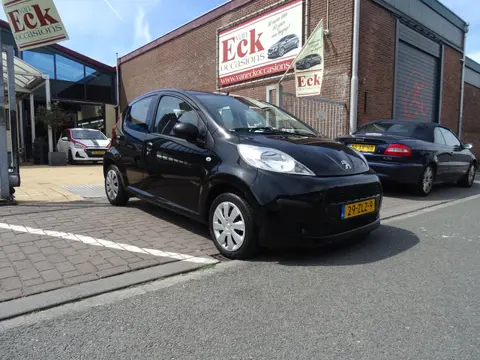 Peugeot 107 1.0 Access Accent (bj 2013)