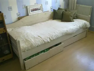 Whitewash junior bed en bijbehorende kast