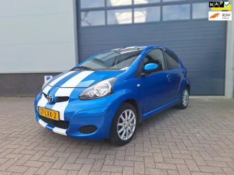 Toyota Aygo | 1.0-12V Comfort | Bluetooth | Navi | Grootscherm | 2e eigenaar |