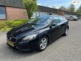 Volvo V40 1.6 D2 Momentum Automaat Airco Boekjes N.A.P