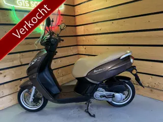 Peugeot Snorscooter Kisbee 4T (bj 2017, automaat)