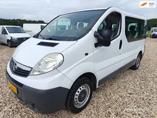 Opel Vivaro Combi 2.0 CDTI 9 persoons , Apk mei 2027 , Nette bus , lage km , geen btw.