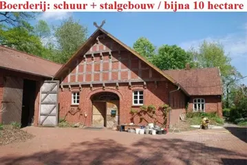 Perceel ca. 10 ha., boerderij met stallen en schuren