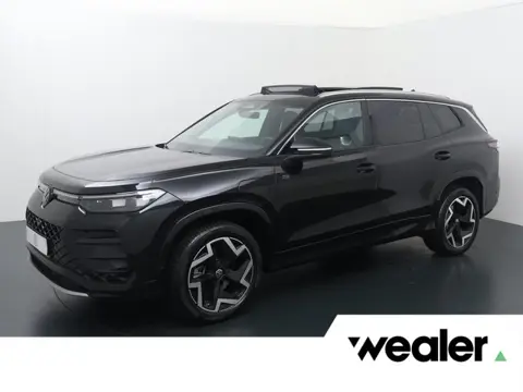 Volkswagen Tayron 1.5 eHybrid R-Line Edition | 272 PK | SoH 95%  Trekhaak | Panoramadak | Area View 