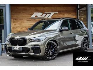 BMW X5 xDrive45e 50 Jahre NL Geleverd **Bowers Wilkins/4ws/Skylounge/Lucht/Alcantara/Carbon**