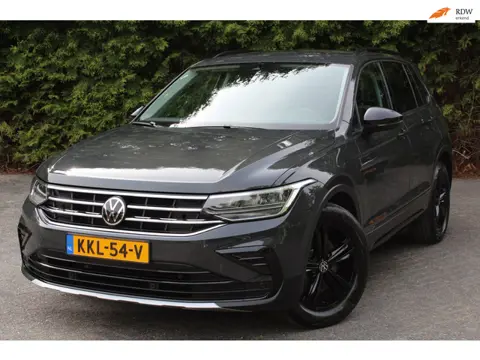 Volkswagen Tiguan 2.0 TSI 4Motion Urban Sport 190PK Automaat | Parkeercamera | Apple/Android Carplay