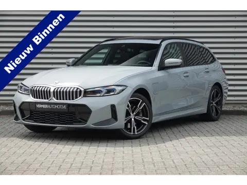 BMW 3 Serie Touring 330e xDrive M-Sport | Panoramadak | HUD | Facelift | Camera |