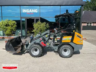 Giant G2200E met puinbak en vork