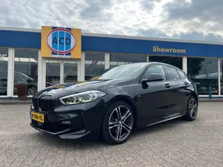 BMW 1-serie 118i Executive M-Sport | 18inch Lmv | PanoramaDak | M-pakket | Camera | Carplay |