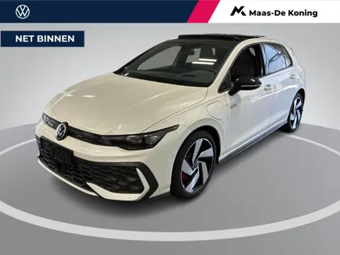 Volkswagen Golf 1.5 272pk DSG eHybrid GTE · Panoramadak · Wegklapbare Trekhaak · Stoel ventilatie · 