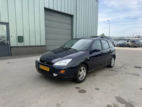 Ford Focus 1.6-16V Ghia AUTOMAAT APK NIEUW AIRCO (bj 1999)