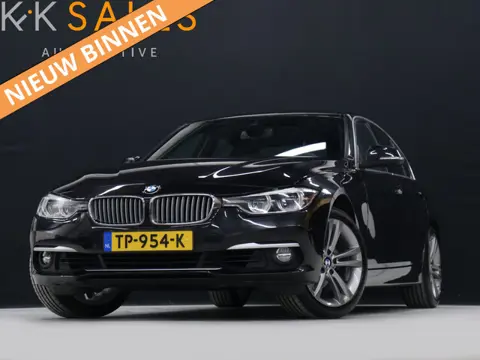 BMW 3-serie 320i Luxury Edition [CAMERA, PDC, STOELVERWARMING, DIGITAL DASH, CRUISE, BLUETOOTH, NAVI