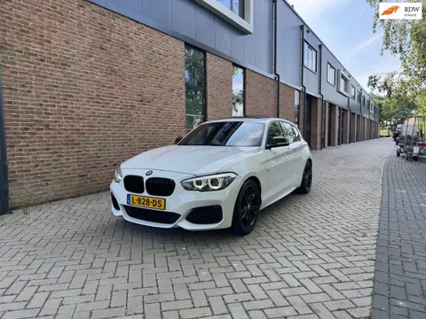 BMW 1-serie BMW M135i AUTOMAAT | M-SPORT | SCHUIF-/KANTELDAK | NAVI PROFESSIONAL | KEYLESS ENTRY | M