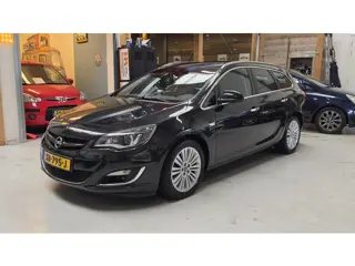 Opel Astra Sports Tourer 1.4 Turbo Sport Navi, Xenon, Bluetooth, Trekhaak, Automaat........