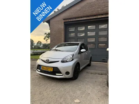 Toyota Aygo 1.0 VVT-i Aspiration Airco/Facelift/5DRS/LED/NAP
