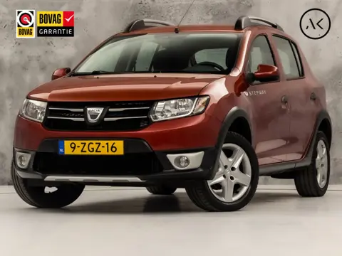 Dacia Sandero 0.9 TCe Stepway Lauréate (NAVIGATIE, AIRCO, TREKHAAK, CRUISE, SPORTSTOELEN, PARKEERSEN