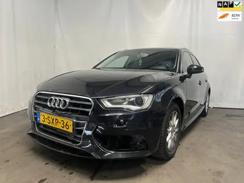 Audi A3 Sportback 1.6 TDI ultra Edition - Front Schade - Motorlamp Brandt