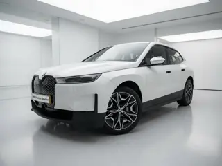 BMW iX xDrive40 High Executive 77 kWh | 22" | Luchtvering | Trekhaak | Driving Assistant Professiona