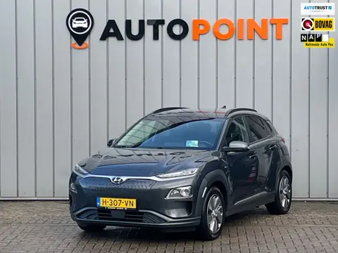 Hyundai Kona EV Premium 64 kWh SOH100%|1E EIG DEALEROND|HEADUP|STOEL&STUURVRM+VERKOELING|LEDER|BLIND