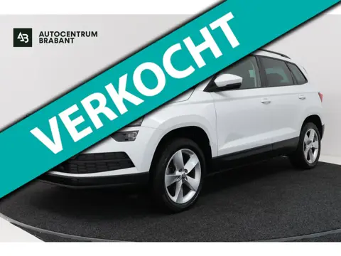 Skoda Karoq 1.5 TSI ACT Style (TREKHAAK, CAMERA, NAVIGATIE CARPLAY, CRUISE CONTROL, PARKEERSENSOREN)