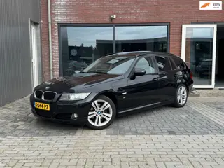 BMW 3-serie Touring 318i M LCI| Pano | Trekhaak | 1/2 Leer | Stoelverwarming |