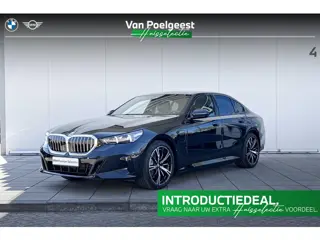 BMW 5 Serie Sedan 530e M-Sport | Trekhaak | Glazendak | 20 inch | Driving Assistant Plus | Huisselec