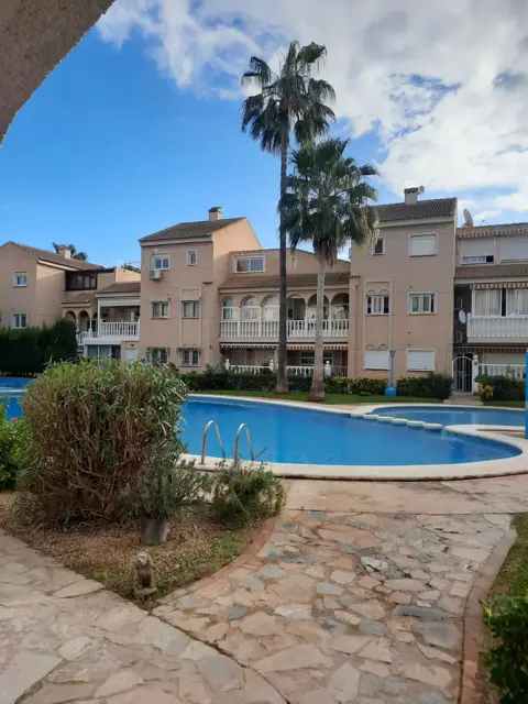 Duplex appartement gelegen in Albir.