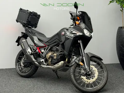 Honda CRF 1100L Africa Twin ABS | DCT | Akrapovic | Topkoffer | MRA | Carplay | TFT | 2025 | 1600 KM