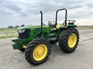 John Deere 5075E