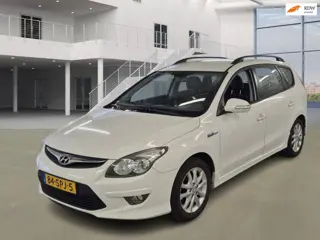 Hyundai I30 CW 1.6 CRDi i-Motion/CLIMA/CRUISE/TREKHAAK AFNEEMBAAR/PARKEERSENSOR