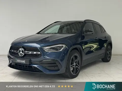 Mercedes-Benz GLA-klasse 200 Business Solution AMG | Trekhaak | Panoramadak | Achteruitrijcamera | S