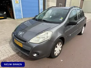 Renault Clio Estate 1.2-16V Special Line 55KW 2010 met koude airco NAP en boekjes zijn aanwezig.