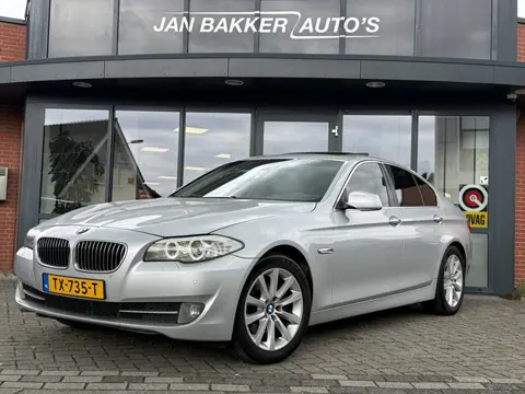BMW 5 Serie 523i High Executive ✅ Camera ✅ Leer ✅ Schuifdak ✅