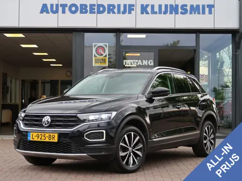 Volkswagen T-Roc 1.5 TSI Style Business | Virtual | 17 inch velgen | Trekhaak | Led
