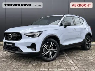 Volvo XC40 2.0 B4 Plus Dark Elekt. stoelverstelling / park assist V+A / Camera achter / Keyless driv