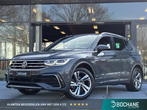 Volkswagen Tiguan 1.5 TSI R-Line | Navigatie | Adaptieve Cruise Control | Elektrische achterklep | n