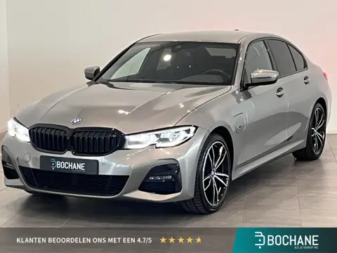 BMW 3-serie 320e Business Edition Plus | M Sport | LED | Parkeersensoren voor, achter en achteruitri