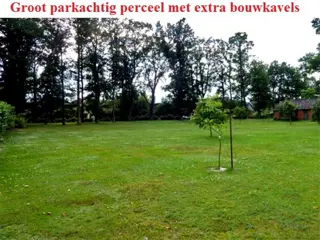Royale woonboerderij, 8500 m2, stal, schuur