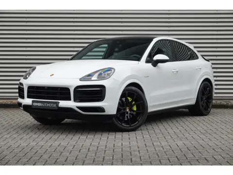 Porsche Cayenne Coupé 3.0 E-Hybrid | Sport Chrono | Pano | Alcantara | Luchtvering | HUD | Memory | 