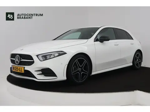 Mercedes-Benz A-klasse 180 Business Solution AMG (SFEERVERLICHTING, ACHTERUITRIJCAMERA, STOELVERWARM