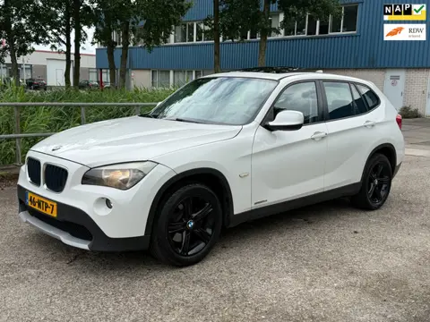 BMW X1 SDrive18i Executive Automaat! Pano! Clima! PDC! Navi!