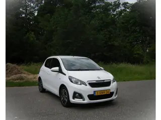 Peugeot 108 1.0 e-VTi Allure 5 Drs . Airco . Apple carplay . LMV . Trekhaak . enz